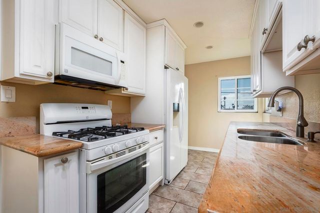 212 Los Alamos Dr, San Diego, CA 92114