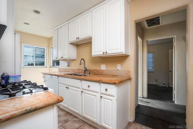 212 Los Alamos Dr, San Diego, CA 92114