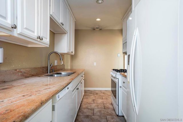 212 Los Alamos Dr, San Diego, CA 92114