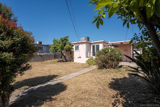 212 Los Alamos Dr, San Diego, CA 92114