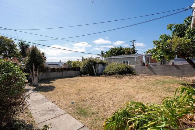 212 Los Alamos Dr, San Diego, CA 92114