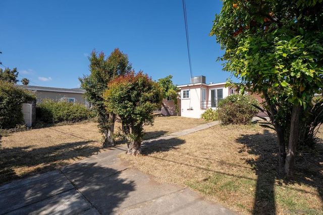 212 Los Alamos Dr, San Diego, CA 92114