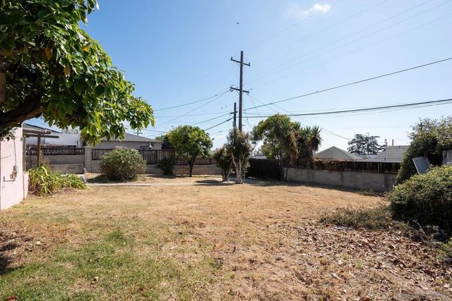 212 Los Alamos Dr, San Diego, CA 92114