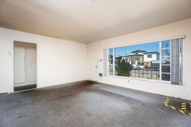 212 Los Alamos Dr, San Diego, CA 92114