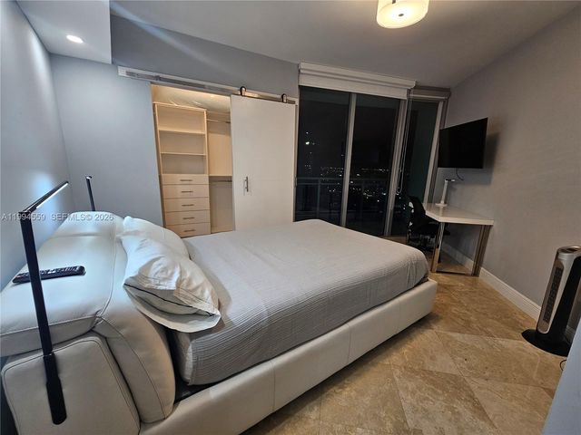 350 S Miami Ave 2714, Miami, FL 33130