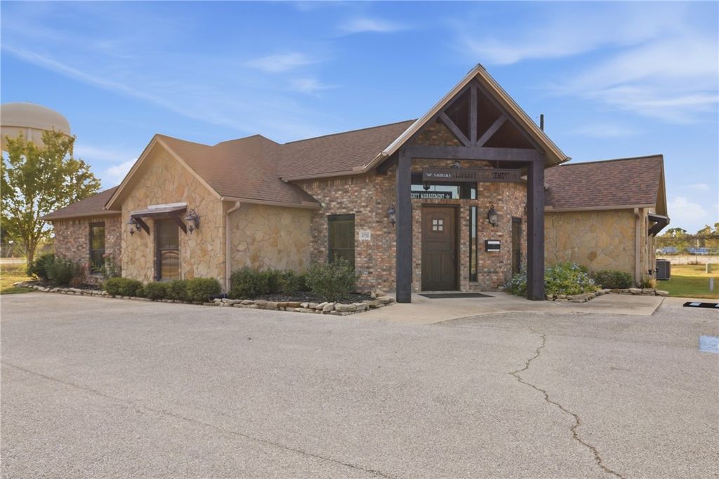 6750 Victoria Avenue, College Station, TX 77845 — exterior