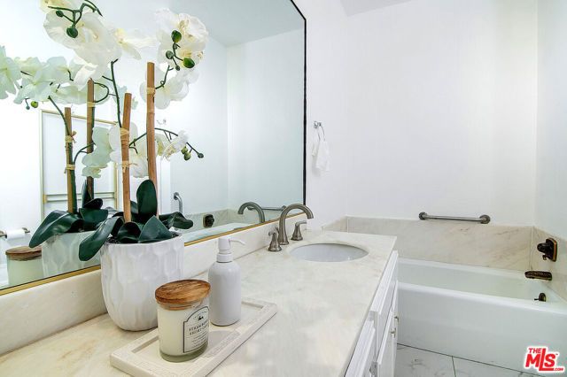 1101 Rexford Drive 302, Los Angeles, CA 90035