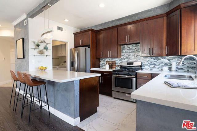 1101 Rexford Drive 302, Los Angeles, CA 90035