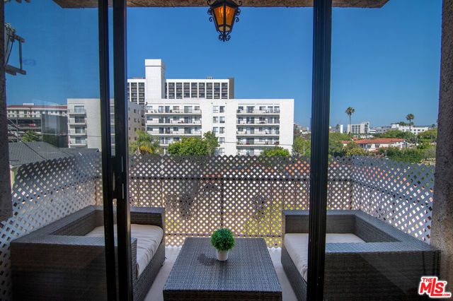 1101 Rexford Drive 302, Los Angeles, CA 90035