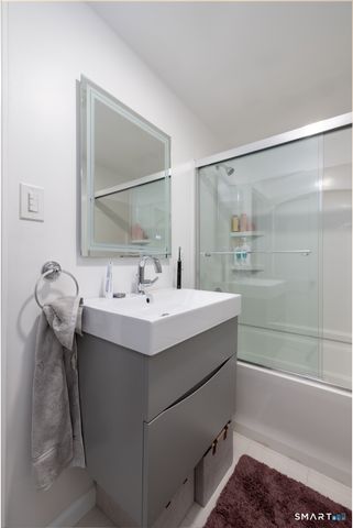 14 Giles Street, Hamden, CT 06517