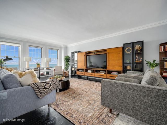 3530 N Lake Shore Drive 11B, Chicago, IL 60657