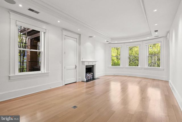 2107 WYOMING AVE NW, Washington, DC 20008
