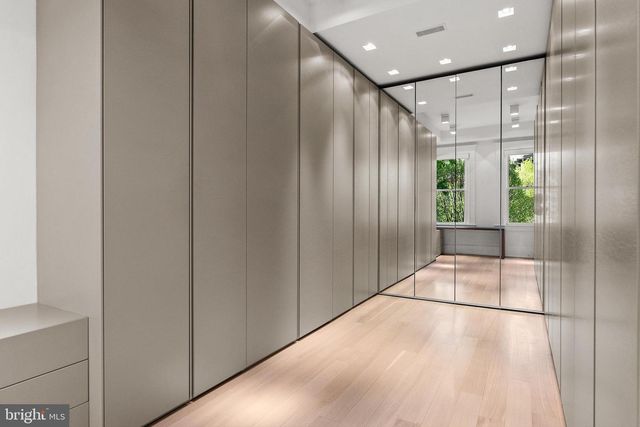 2107 WYOMING AVE NW, Washington, DC 20008