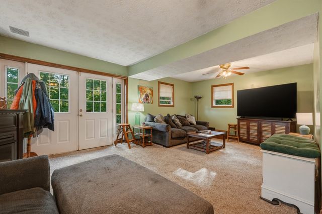 55 Meixsell Road, Huntington, WV 25704