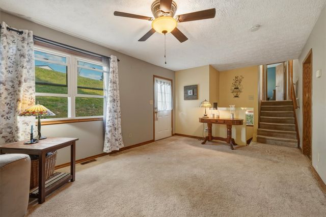 55 Meixsell Road, Huntington, WV 25704