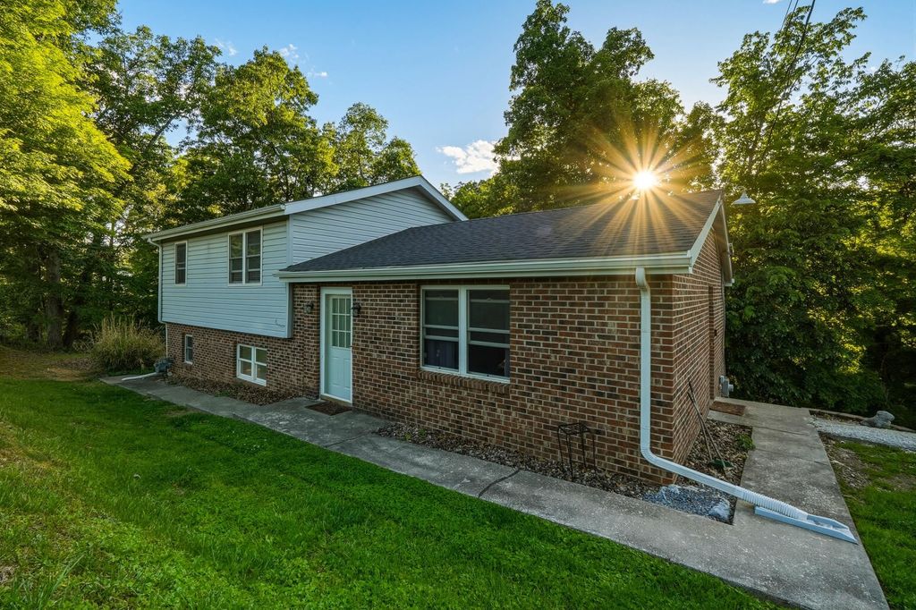 55 Meixsell Road, Huntington, WV 25704