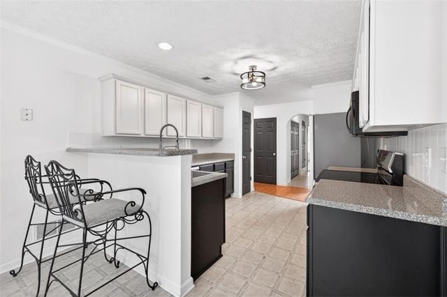 836 Winding Grove Lane, Loganville, GA 30052
