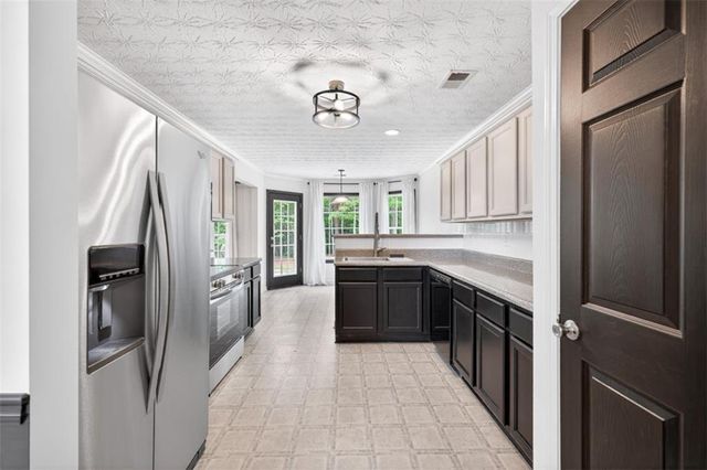 836 Winding Grove Lane, Loganville, GA 30052