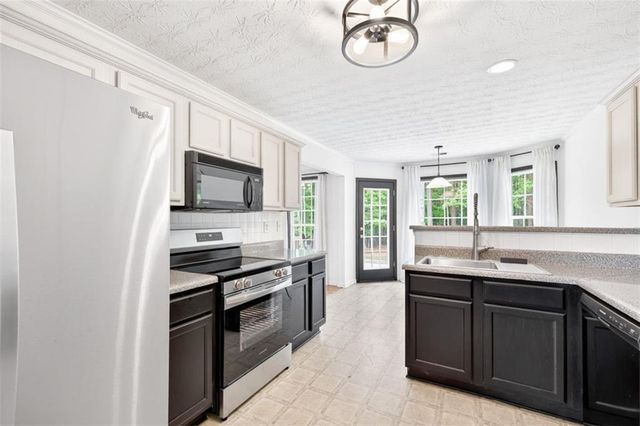 836 Winding Grove Lane, Loganville, GA 30052