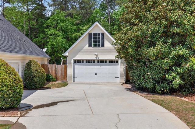 836 Winding Grove Lane, Loganville, GA 30052