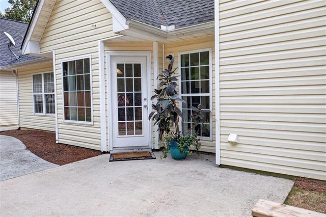 836 Winding Grove Lane, Loganville, GA 30052