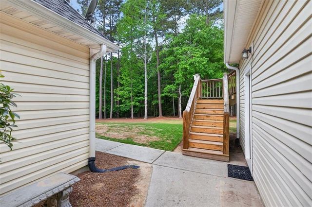 836 Winding Grove Lane, Loganville, GA 30052
