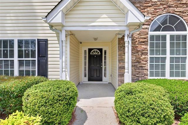 836 Winding Grove Lane, Loganville, GA 30052