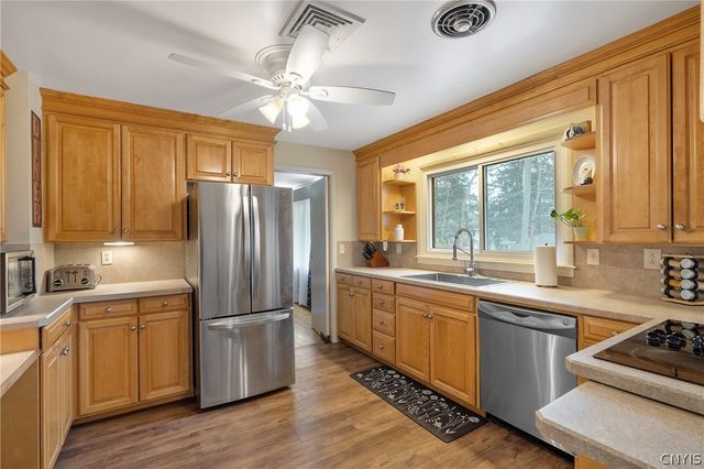 27 Lynacres Boulevard, Dewitt, NY 13066