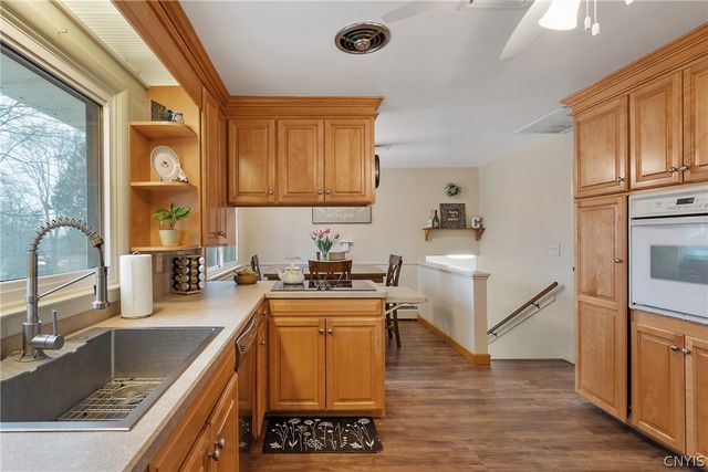 27 Lynacres Boulevard, Dewitt, NY 13066