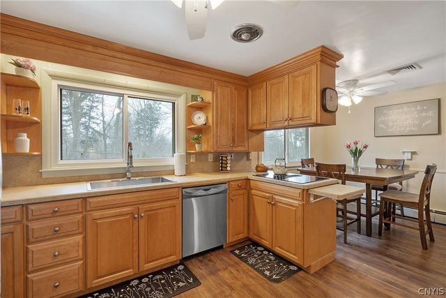 27 Lynacres Boulevard, Dewitt, NY 13066