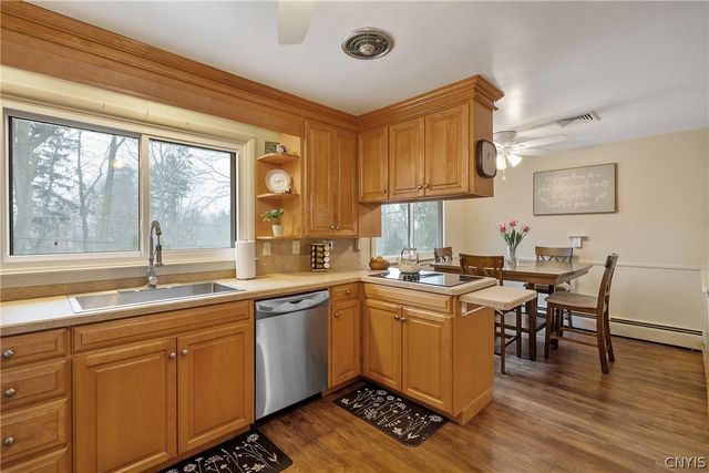 27 Lynacres Boulevard, Dewitt, NY 13066