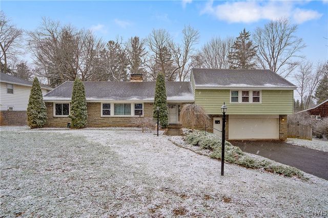 27 Lynacres Boulevard, Dewitt, NY 13066