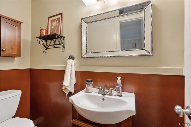 27 Lynacres Boulevard, Dewitt, NY 13066