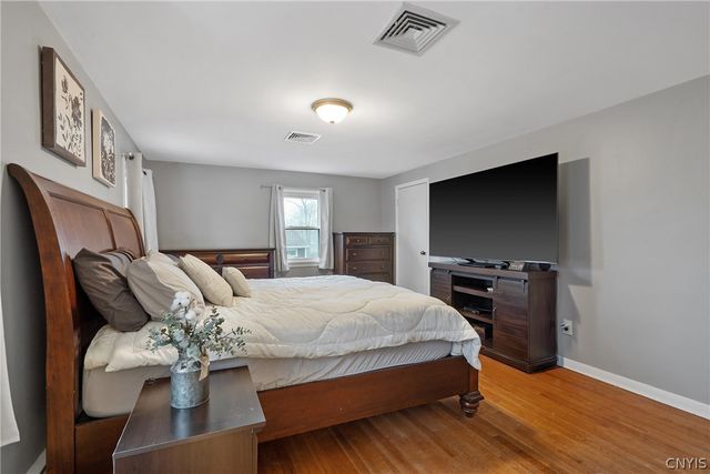 27 Lynacres Boulevard, Dewitt, NY 13066