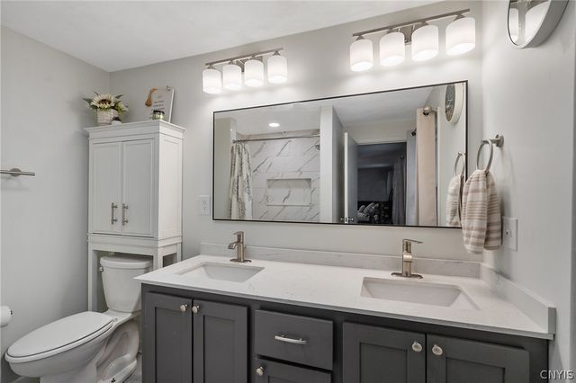 27 Lynacres Boulevard, Dewitt, NY 13066