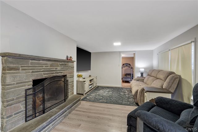 27 Lynacres Boulevard, Dewitt, NY 13066