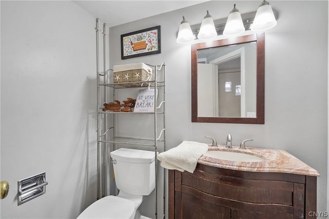 27 Lynacres Boulevard, Dewitt, NY 13066