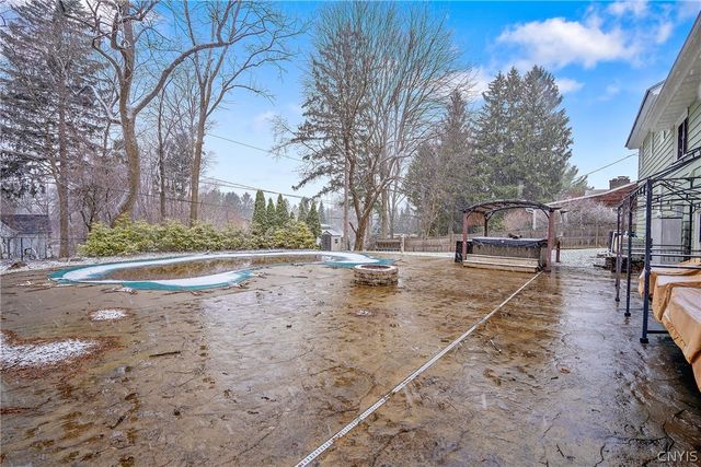 27 Lynacres Boulevard, Dewitt, NY 13066