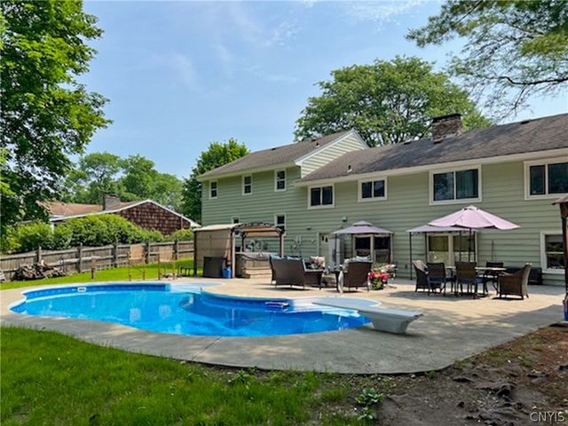 27 Lynacres Boulevard, Dewitt, NY 13066