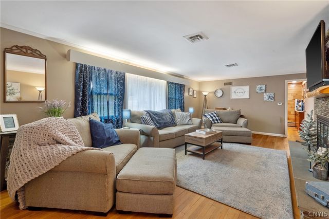 27 Lynacres Boulevard, Dewitt, NY 13066