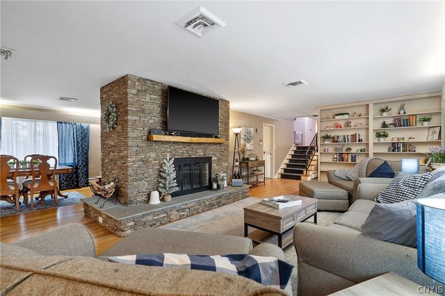 27 Lynacres Boulevard, Dewitt, NY 13066