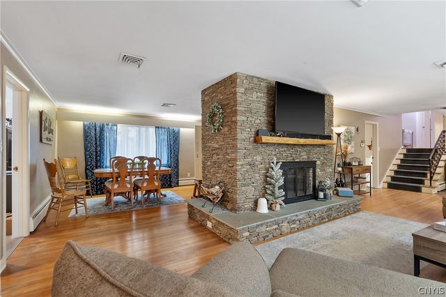 27 Lynacres Boulevard, Dewitt, NY 13066