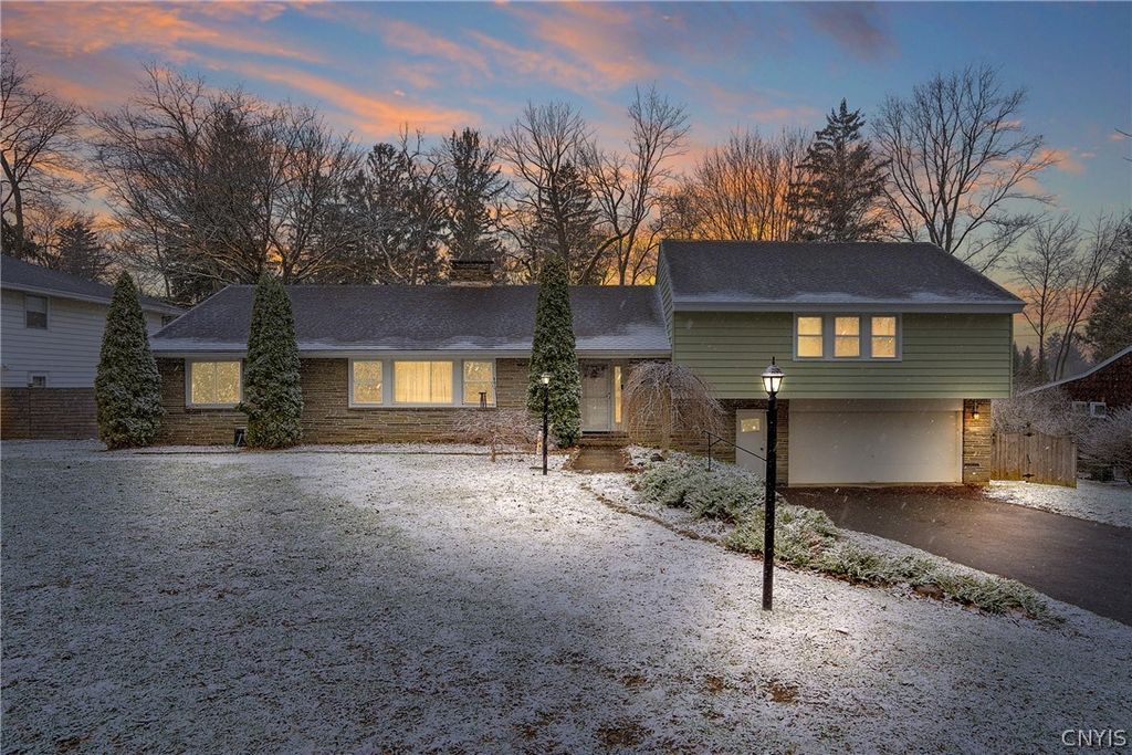 27 Lynacres Boulevard, Dewitt, NY 13066