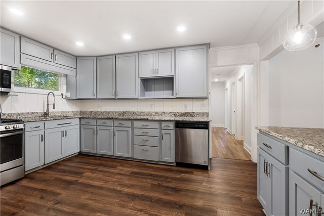 4809 Northwood Lake E, Northport, AL 35473