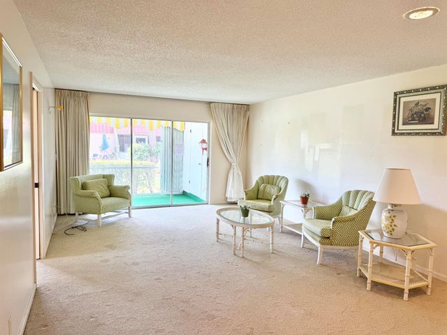 734 Nantucket Circle, Lake Worth, FL 33467