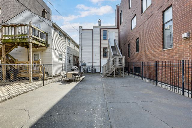 1468 W Ohio Street, Chicago, IL 60642