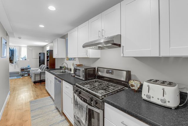 1468 W Ohio Street, Chicago, IL 60642