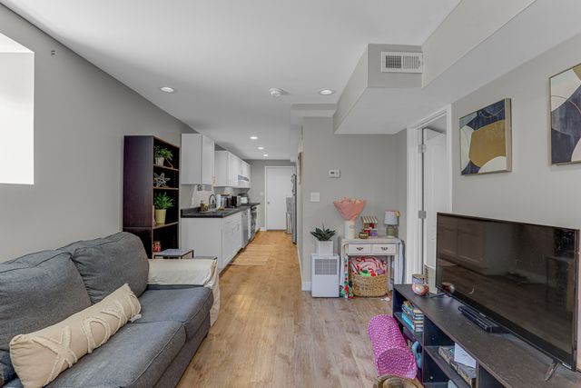 1468 W Ohio Street, Chicago, IL 60642
