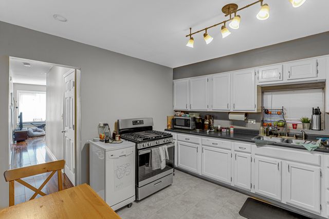 1468 W Ohio Street, Chicago, IL 60642