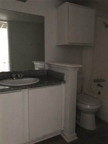 6200 W Tidwell Road 2404, Houston, TX 77092
